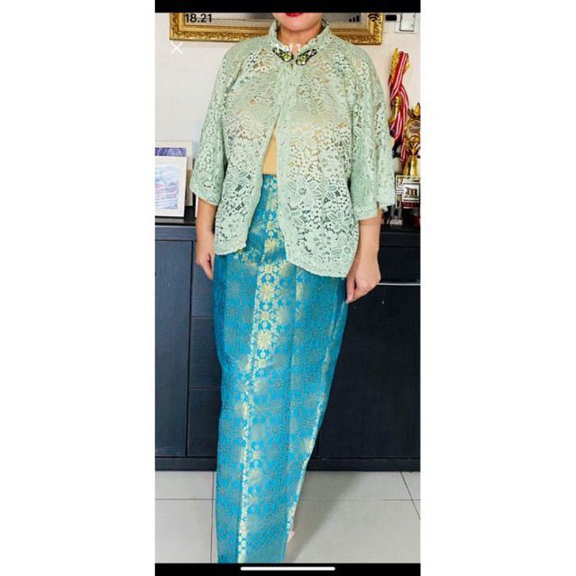 Preloved set kebaya hijau sage mix tosca luire by raden sirait designer