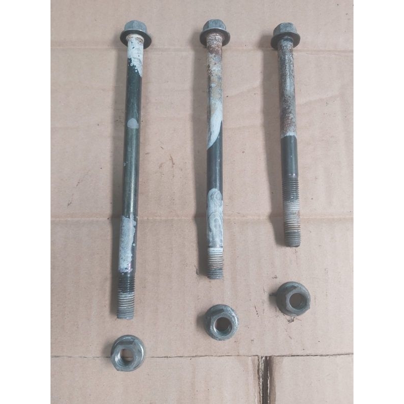 Baut mesin bawah set yamaha scorpio ori copotan