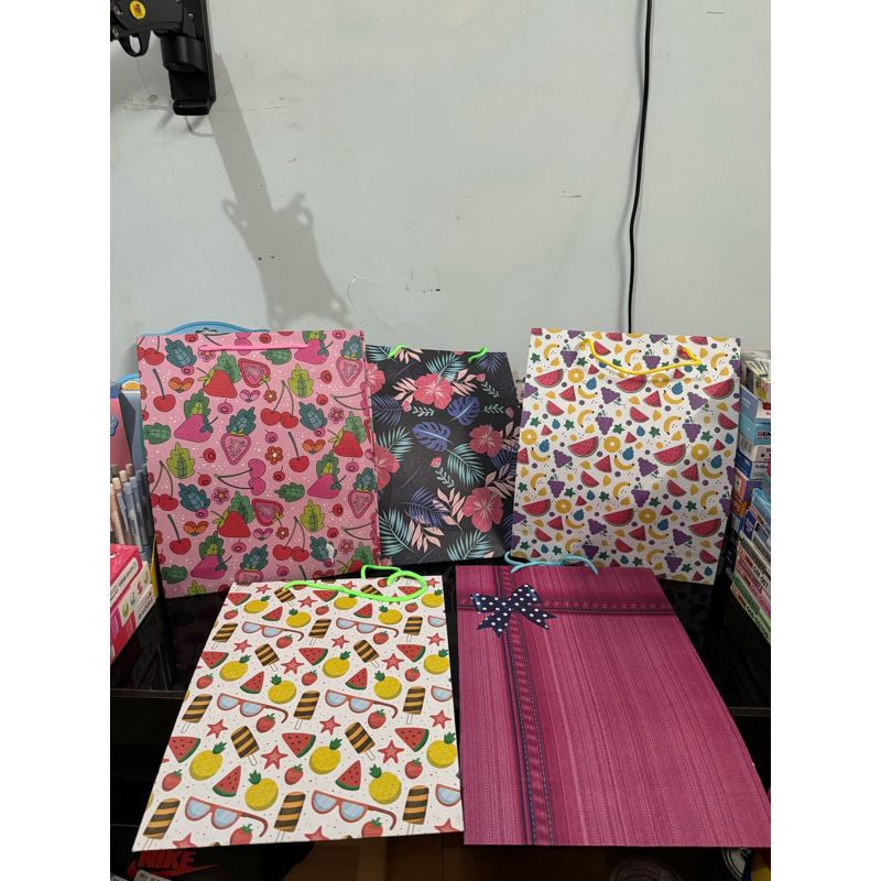 

Tas kado kertas kado