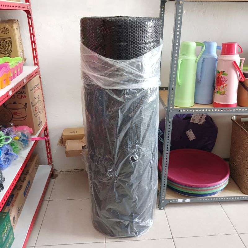 

Buble Wrap Hitam 120cm x 50 meter (Roll besar)