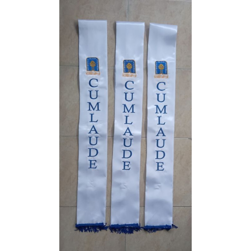 selempang CUMLAUDE UII
