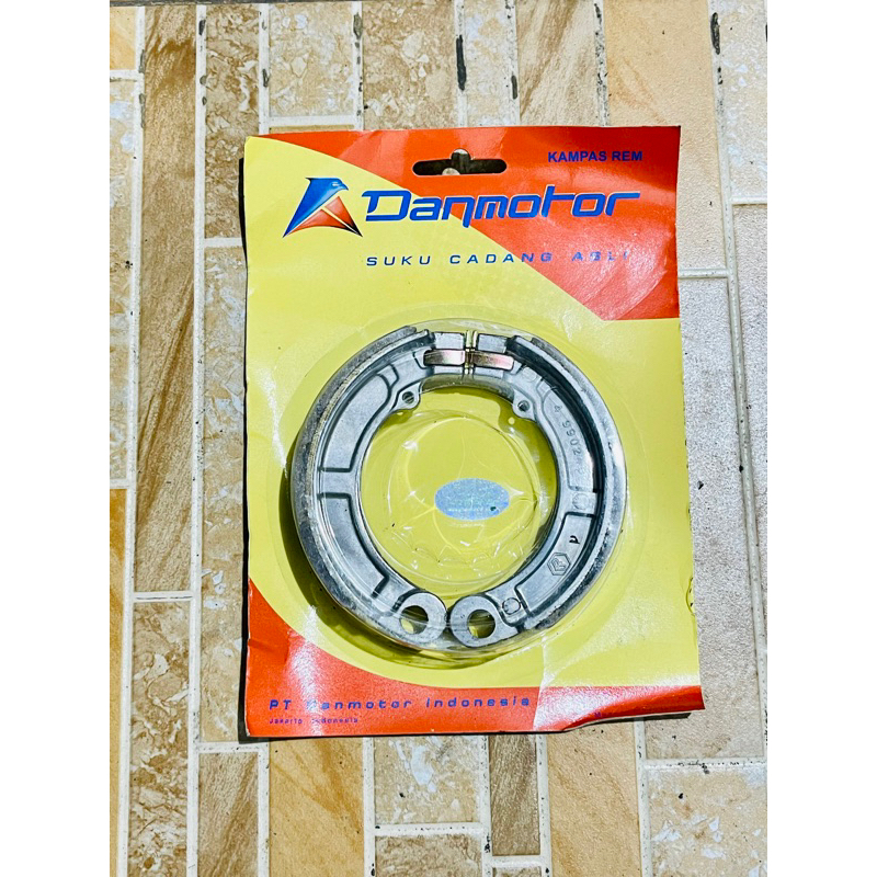 kampas rem belakang ring 8 r 8 vespa super ps strada