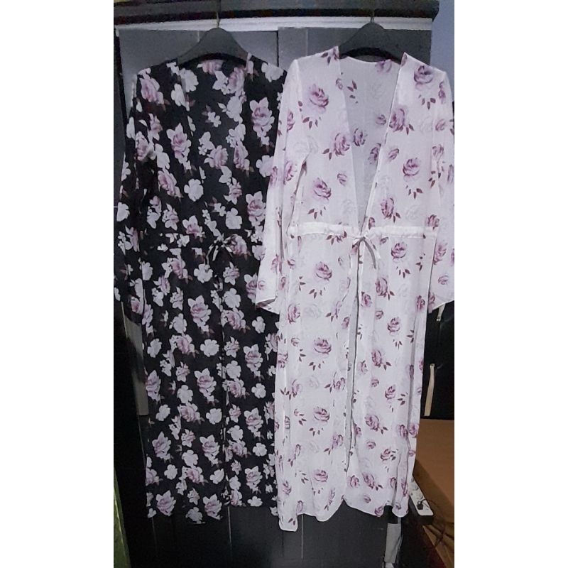 Outer motif bunga