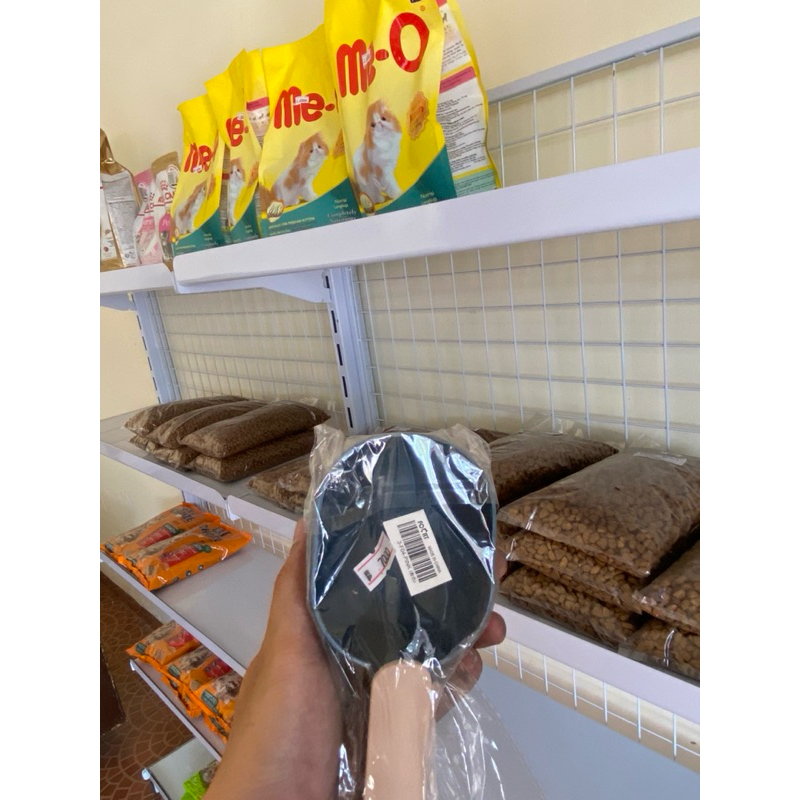 Sendok takar makanan kucing