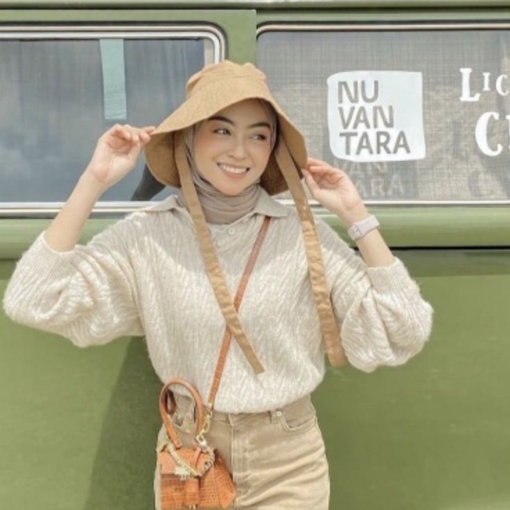 Grosir Resmi  TOPI BUCKET WIDE LEBAR BESAR TALI PANJANG  BUCKET SELEBGRAM TOPI WIDE BUCKET HAT WANIT