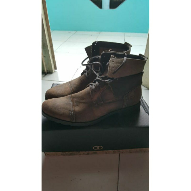 Sepatu Kulit merk DEMOCRATA