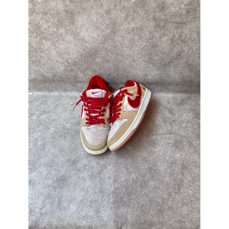 SB Dunk Low Strangelove Skateboard