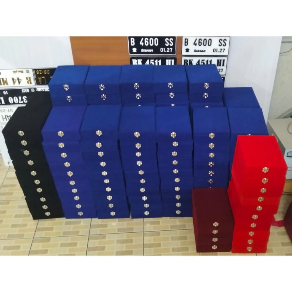 

box plakat bahan bludru ukuran 16x28cm