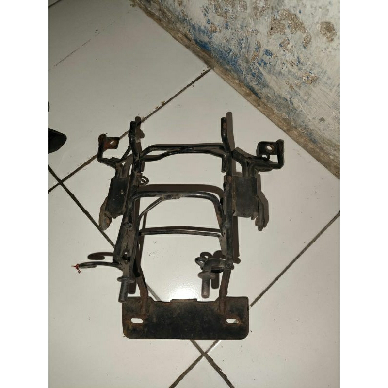 breket lampu tiger pece set atas bawah