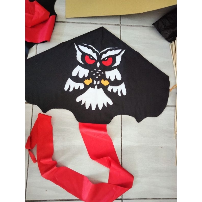 layangan kain motif burung hantu