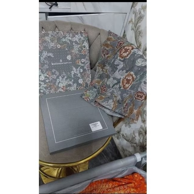 Preloved Hijab Buttonscarves // Royale Abu