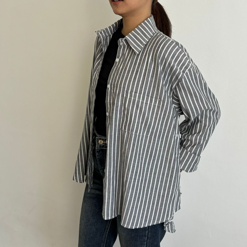 Bytantisa - Kemeja Basic Stripe Motif Garis Oversize Kamiya (Plumfit x Bytantisa)