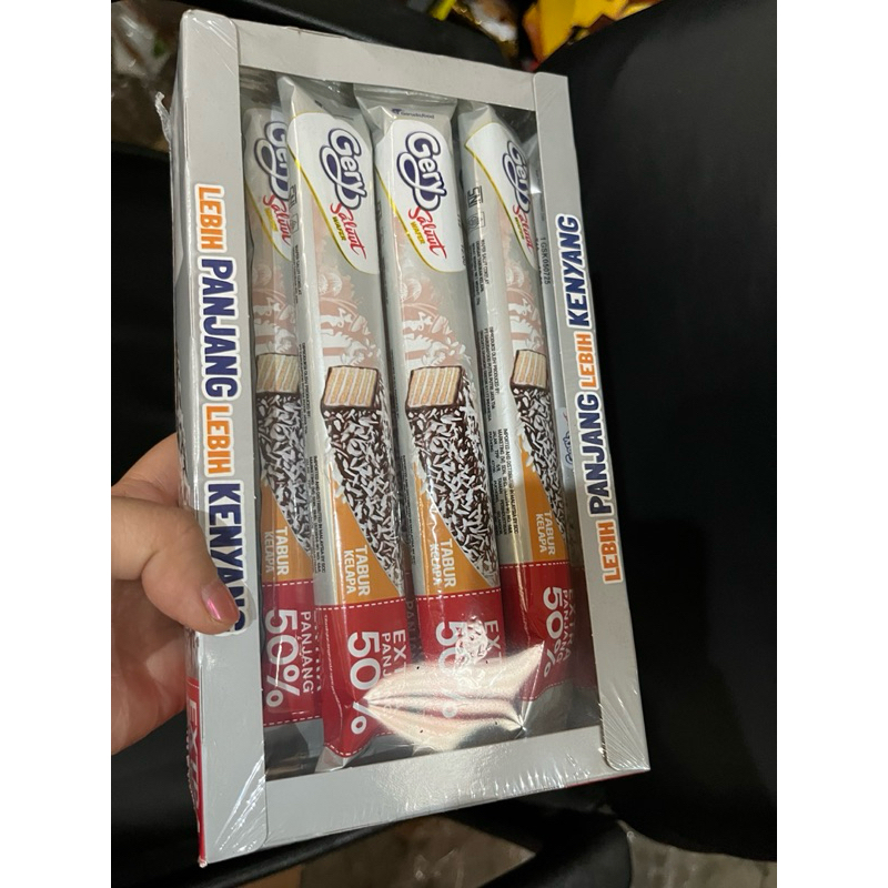 

Gery Salut Wafer Choconut isi 12 Bks