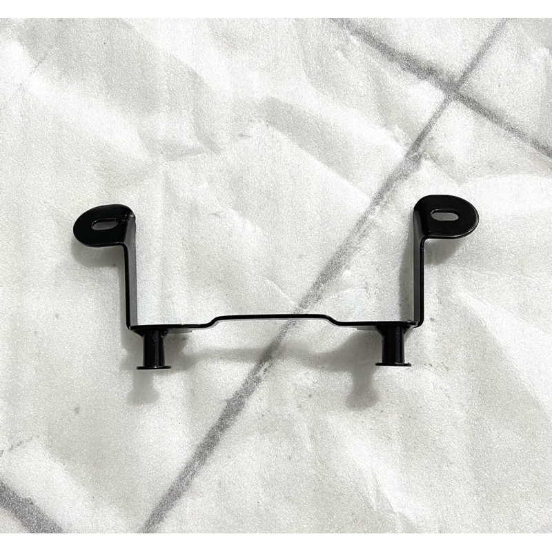 DUDUKAN PLAT NOMER/BRACKET PLAT NOMER MOTOR SCOOPY (81110-KYT-940)