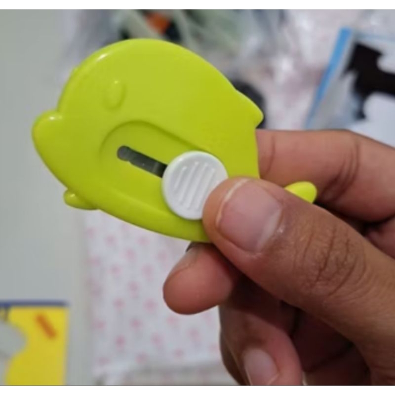 

CUTTER MINI PORTABLE MOTIF DOLPHIN/ CUTTER KECIL TAJAM LUMBIA-LUMBEA