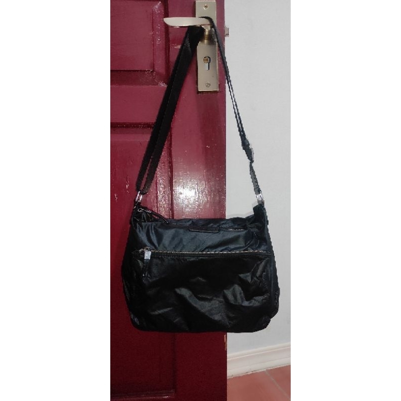 UP Renoma Sling Bag
