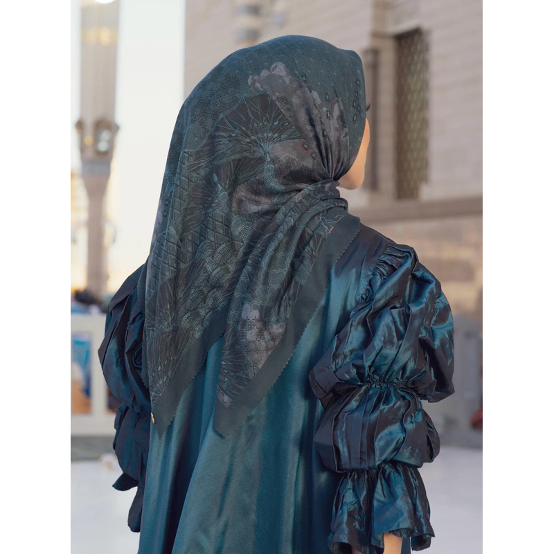 Warehouse Sale Buttonscarves