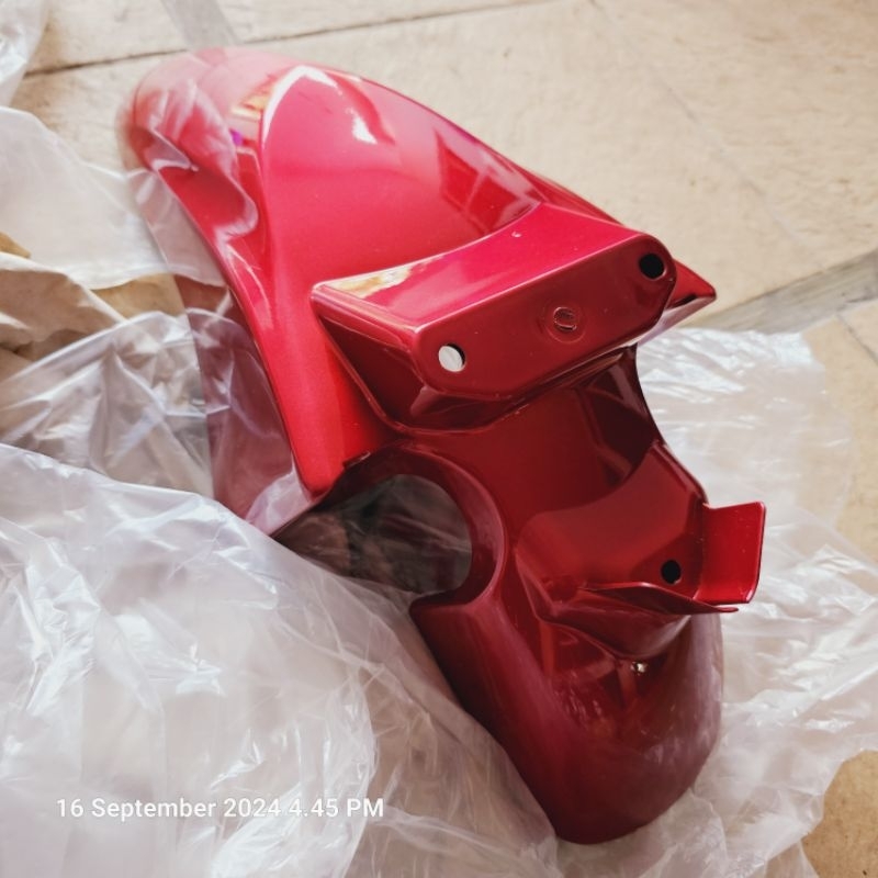 Spakbor depan Vario carbu merah strong. 61100-KVB-930CSR-ST