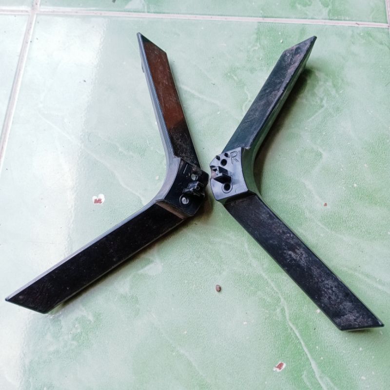 stand tv polytron pld32t1550b - kaki tv polytron pld 32t1550 - breket tv polytron pld32t1550