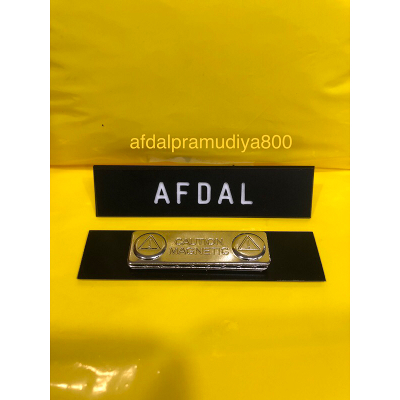 

papan nama dada garafis hitam dof ~ Magnet