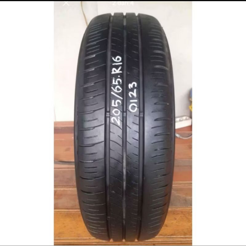 Ban Mobil Copotan Ring 16 Merek Dunlop Ukuran 205/65 R16 Tubles