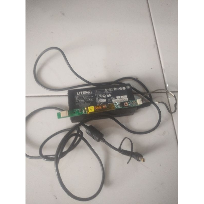 adaptor laptop axioo