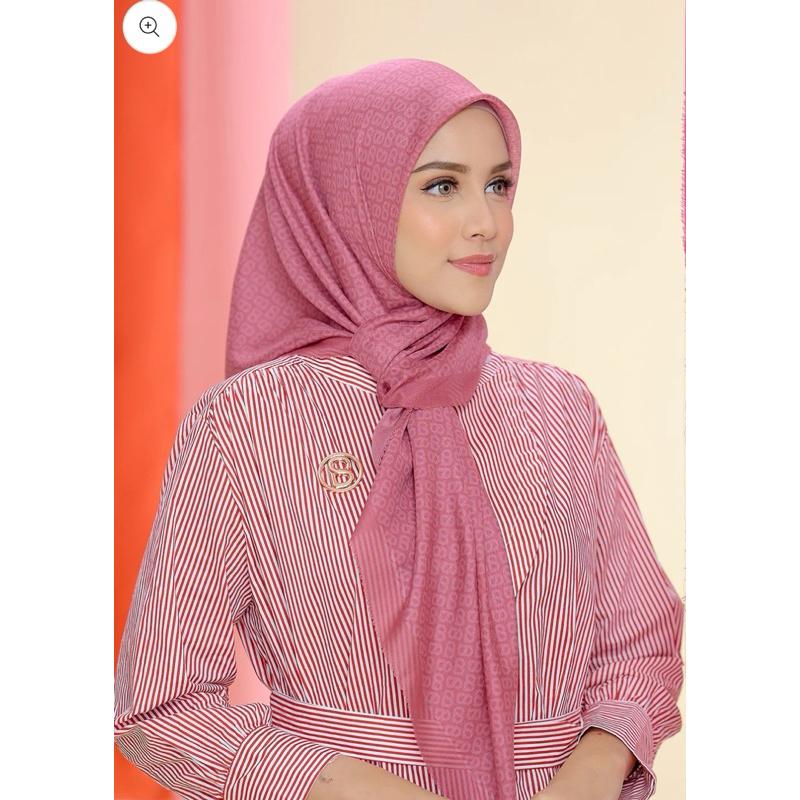 BUTTONSCARVES The Tapis Square - Mineral Red