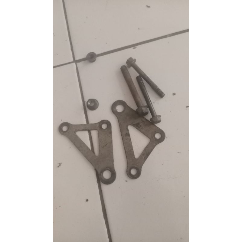 Dudukan mesin Scorpio brecket mesin Scorpio original set baut