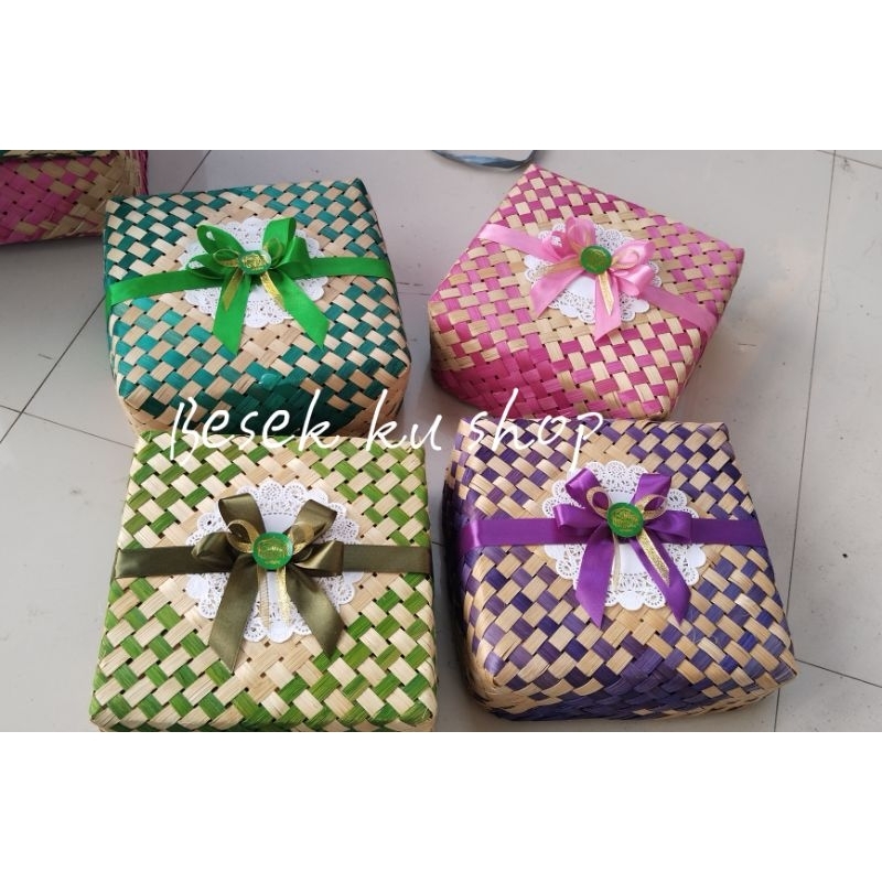 

Besek hampers lebaran 20x20x7cm sepasang