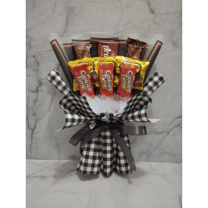 

RB Buket Snack Simpel / Bucket Ulang tahun / Kado Ulang Tahun Simple / Bucket Bunga / Flower Bucket