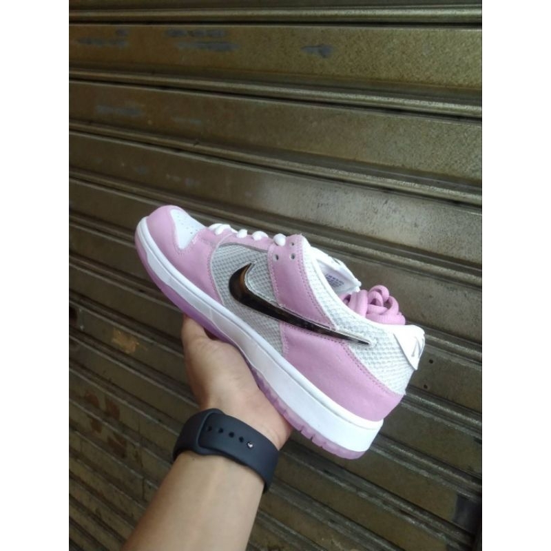 Sepatu  Nike SB Dunk Low April Pink