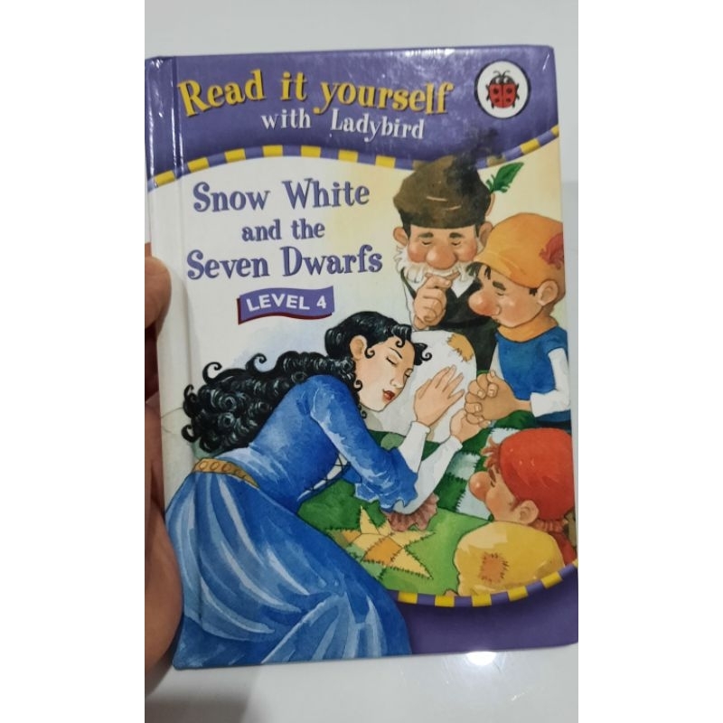 

Buku Cerita Read It Yourself with Ladybird: Snow White and the Seven DwarfsHard cover