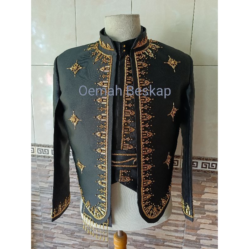 Beskap Manten Solo, Beskap sikep, Hewes