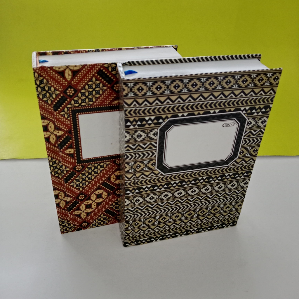 

DM- BUKU TULIS HARDCOVER KIKY A6 300 LBR LINED