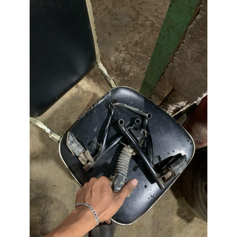 Postep footstep bostep belakang honda vario lama 110 / techno 110 karbu