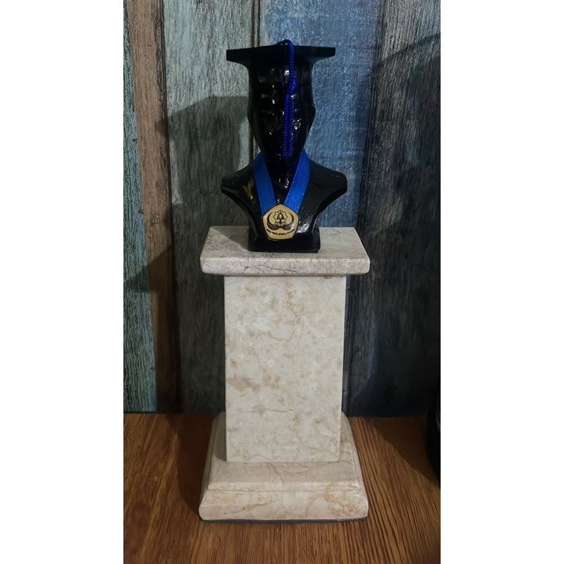 patung wisuda / patung marmer / kado wisuda