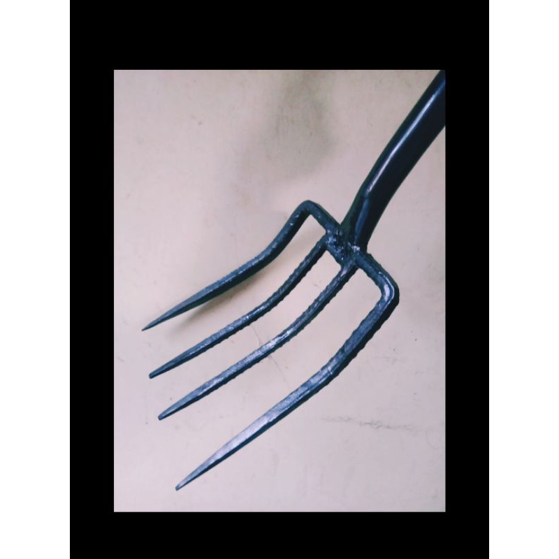 garpu injak tanah  4 mata /  garpu kualitas mantap baja super