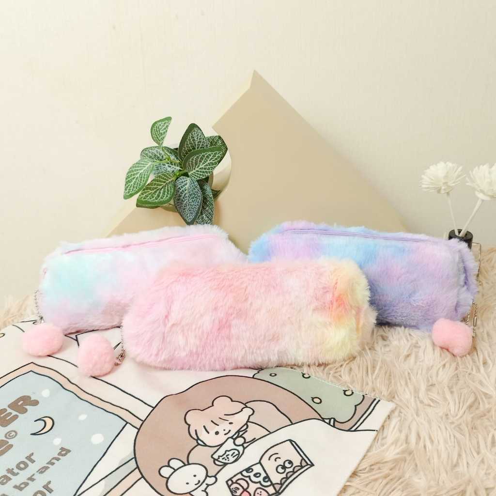 

Pencil Case / Tempat Pensil / Soft Pencil Case Rainbow Cotton Candy Kain Bludru Beludru Bulu Halus Pompom Kotak Pensil Anak Sekolah Polos Pelangi COD Ready