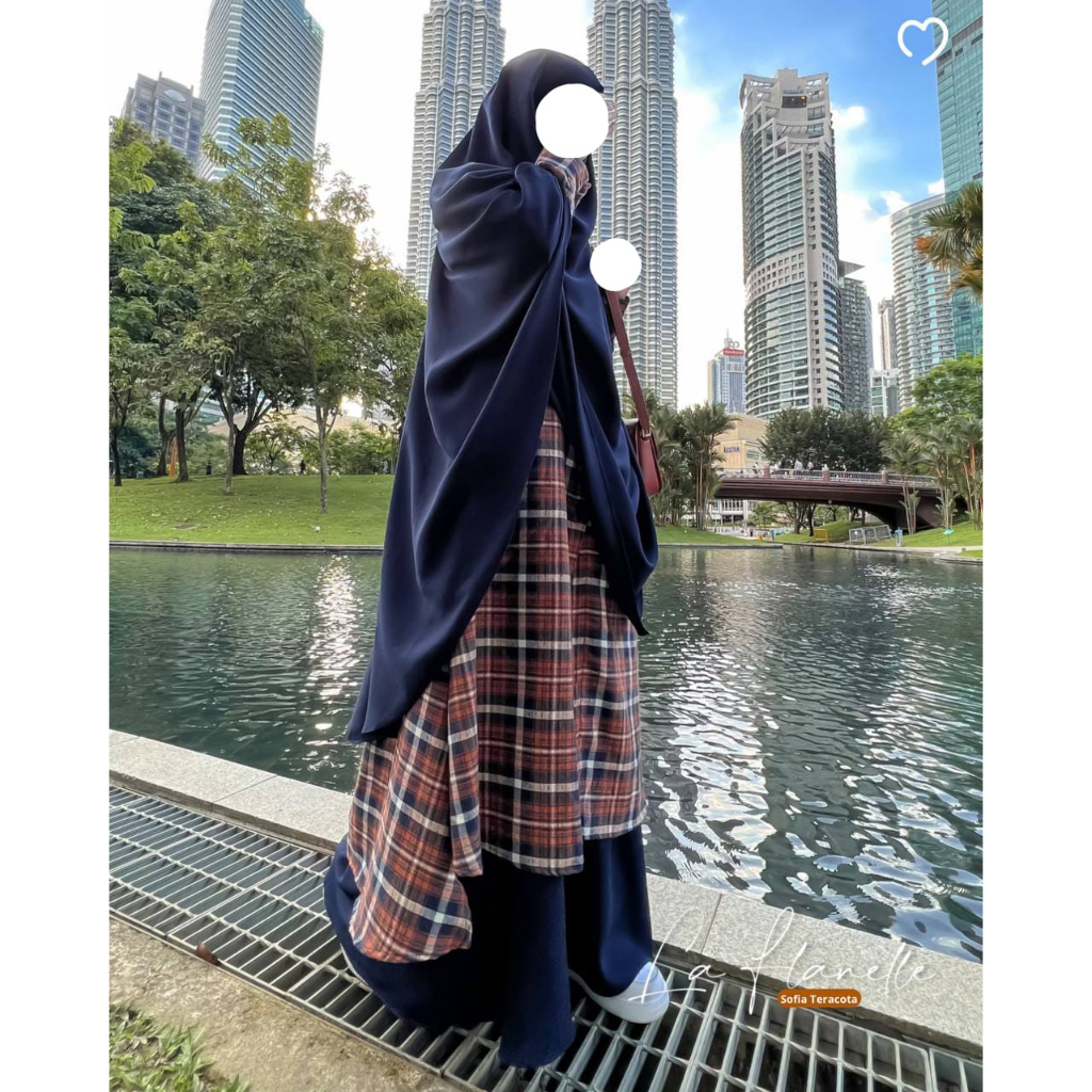 La Flanelle by mahira indonesia set gamis outher flanel syari mahira terbaru set gamis dewasa