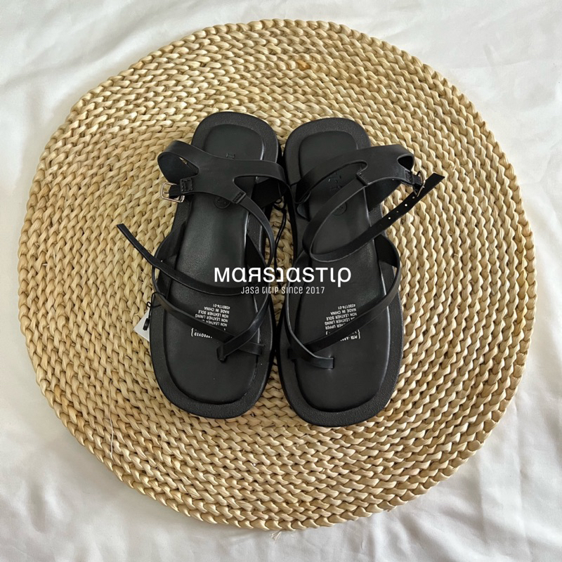 SALE‼️Wild Slide Rubi Shoes Sandal Sadie Toe Loop Black