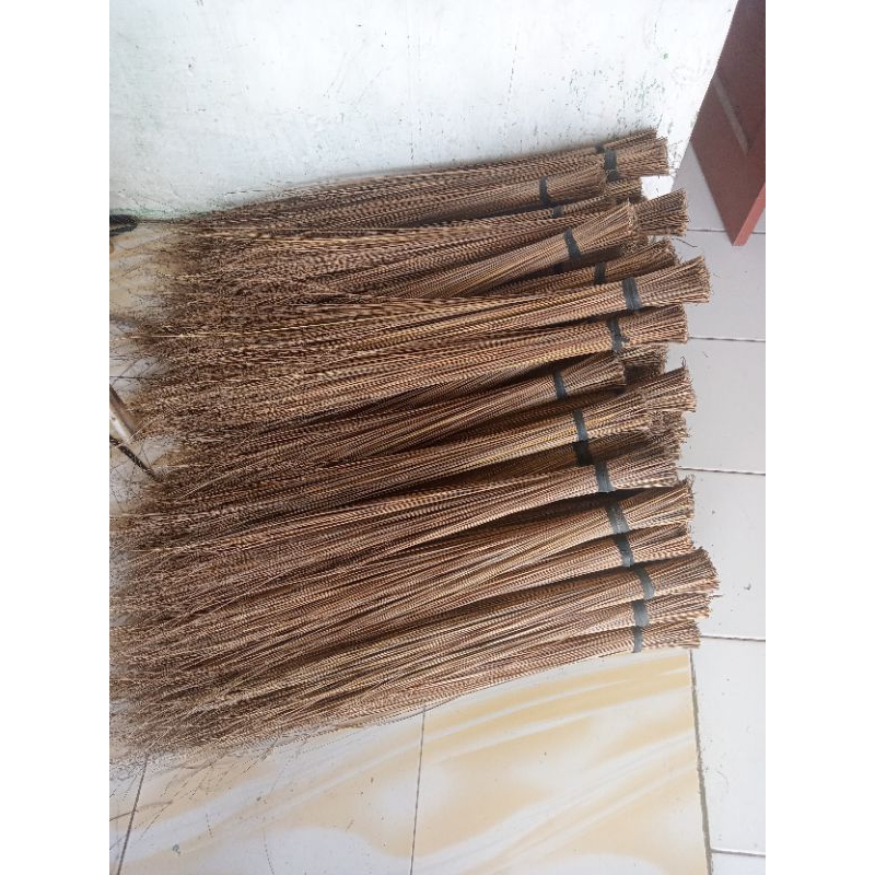 sapu lidi taman tanpa gagang