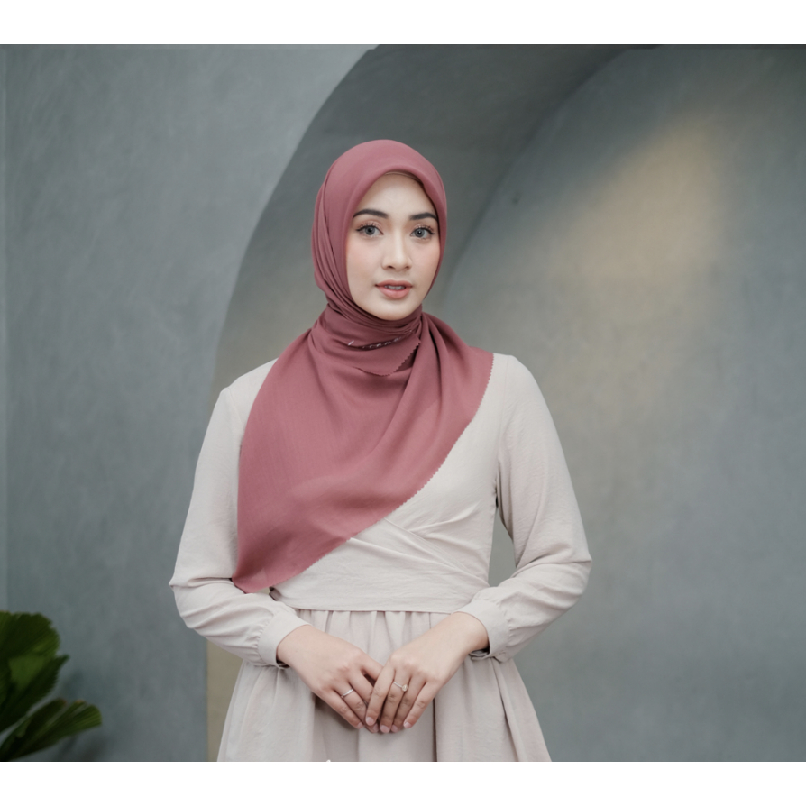 ZYLAH Jilbab Segiempat Warna Red Plum Voal Paris Premium Polos Hijab Segi 4 Empat Kerudung Square Laser Cut Krudung Terbaru