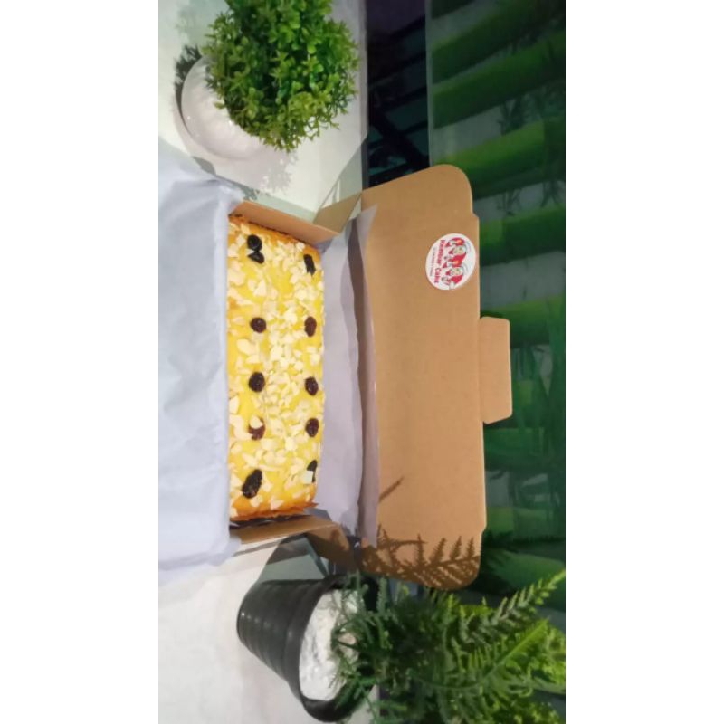 

bolu tape panggang(almond+kismis)