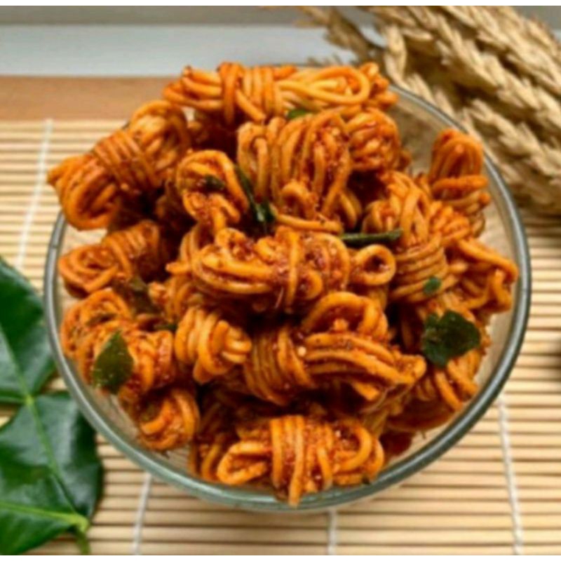 

mie gulung/ mie uwel/ mie gulung pedas daun jeruk