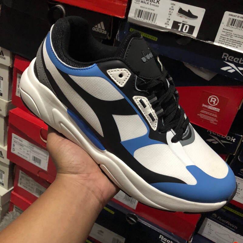 DIADORA FOGO SIZE 42