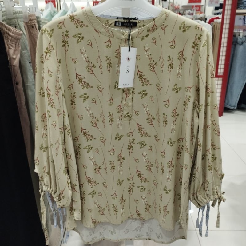 Geela Atasan Baju Blouse Motif Bunga Wanita