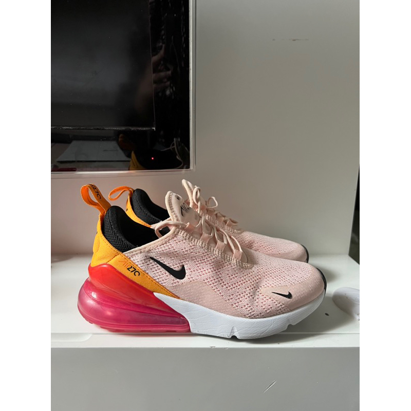 Sepatu Wanita Nike Air Max 270