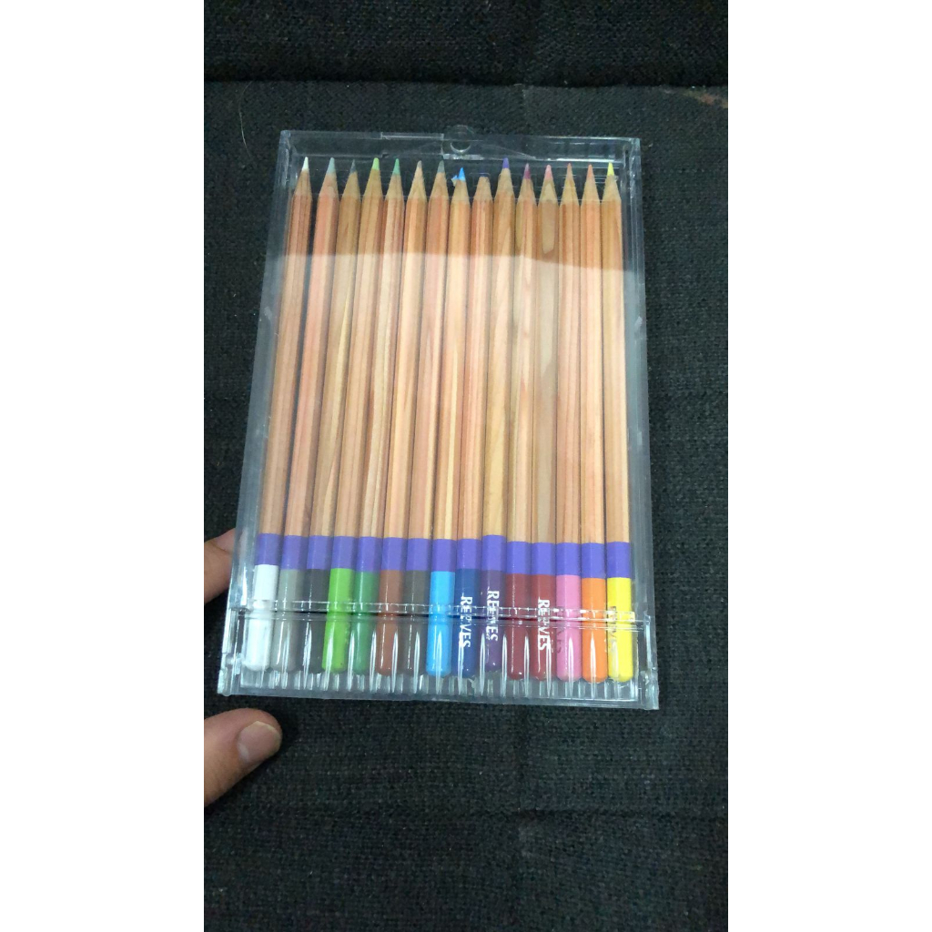 

pensil warna 15 warna sisa export inggris england ( bisa dilihat mereknya) kemasan plastik keras artist grade
