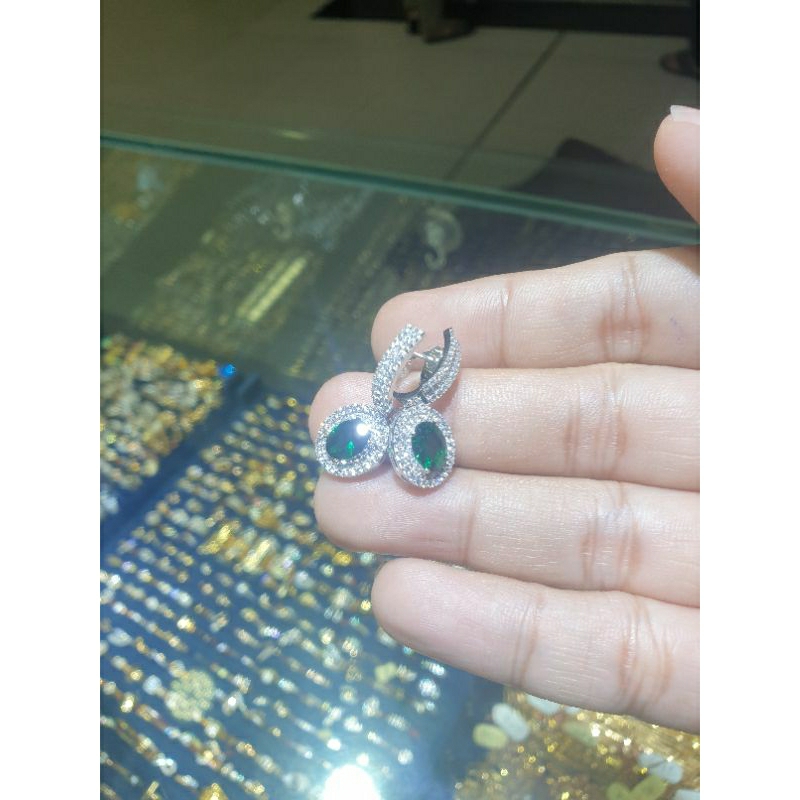 anting jepit mata hijau elips emas putih mewah