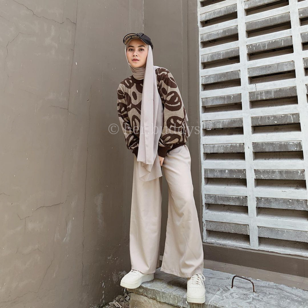 HerBuddy's Smiling Knitted Sweater Rajut Motif Emoticon Smile